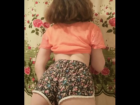 ❤️ Sexet ung babe laver en striptease ved at filme sine shorts på kamera ❤❌ Porno at da.tukifporno.ru ❌